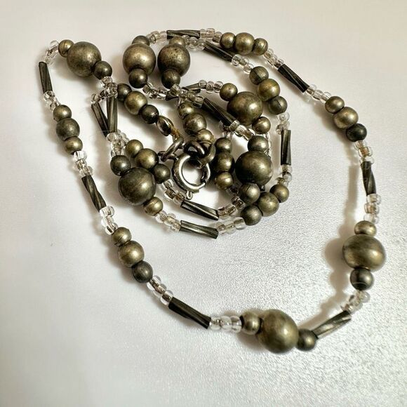 Grey beaded necklace - Picture 2 of 8